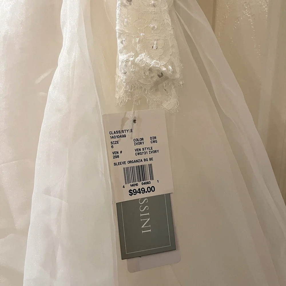 Wedding Dress - Picture 7 of 11